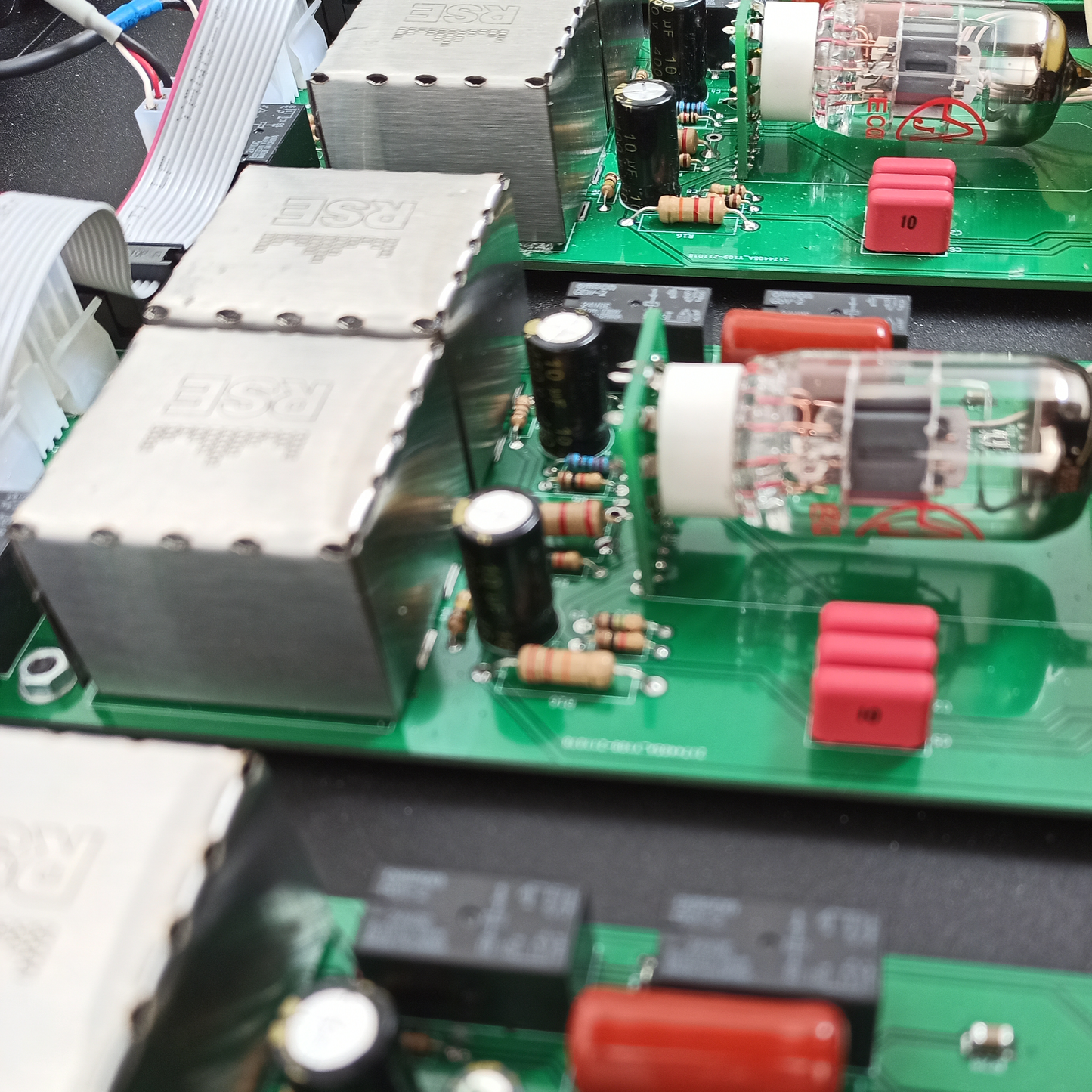 Multiple channel microphone preamplifier MP-41