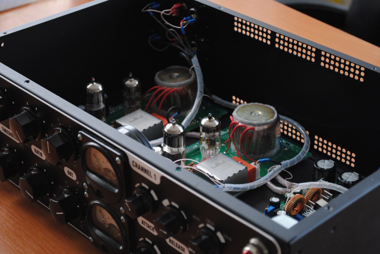 Stereo variable-gain (vari-mu) compressor RSE VMU-1