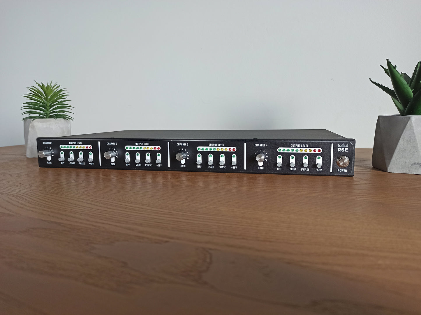 Multiple channel microphone preamplifier MP-41